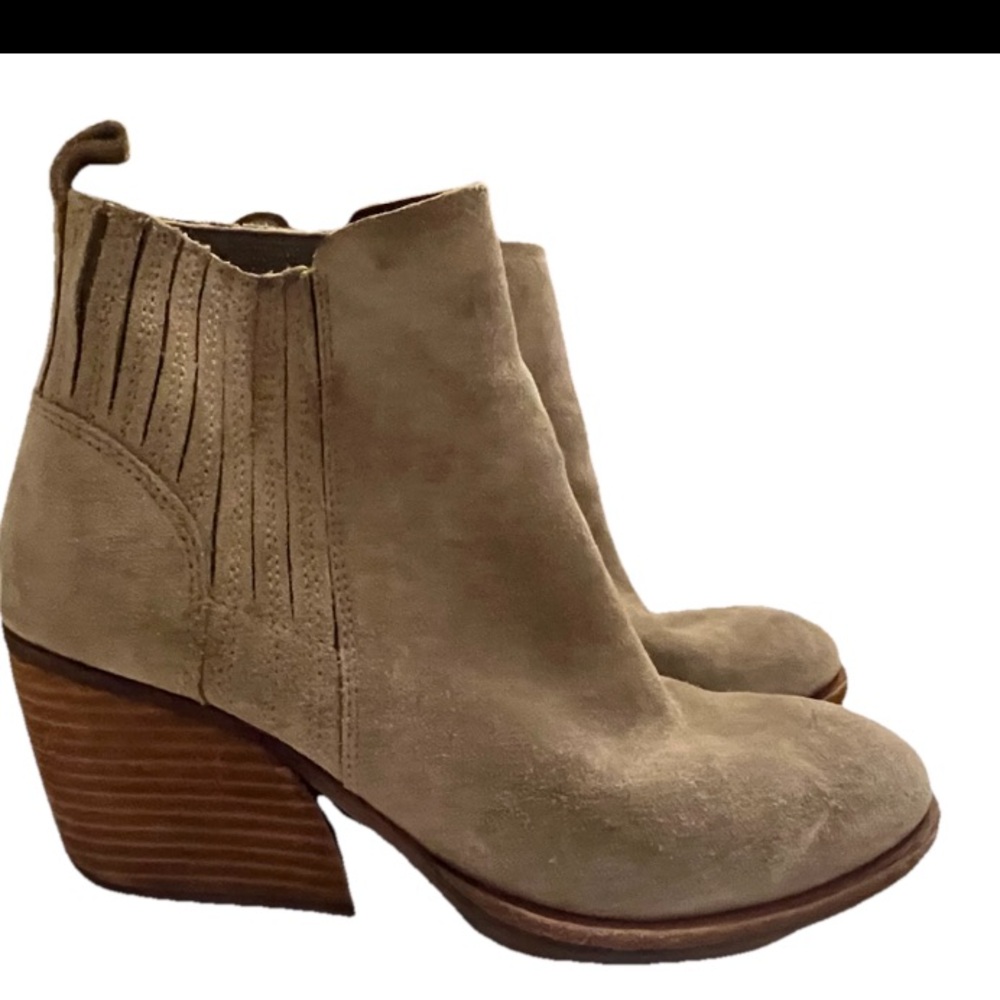Kork Ease Tan Ankle Booties Suede slip on Western Boots Boho Chunky Heel 7 1/2 M - Picture 3 of 7